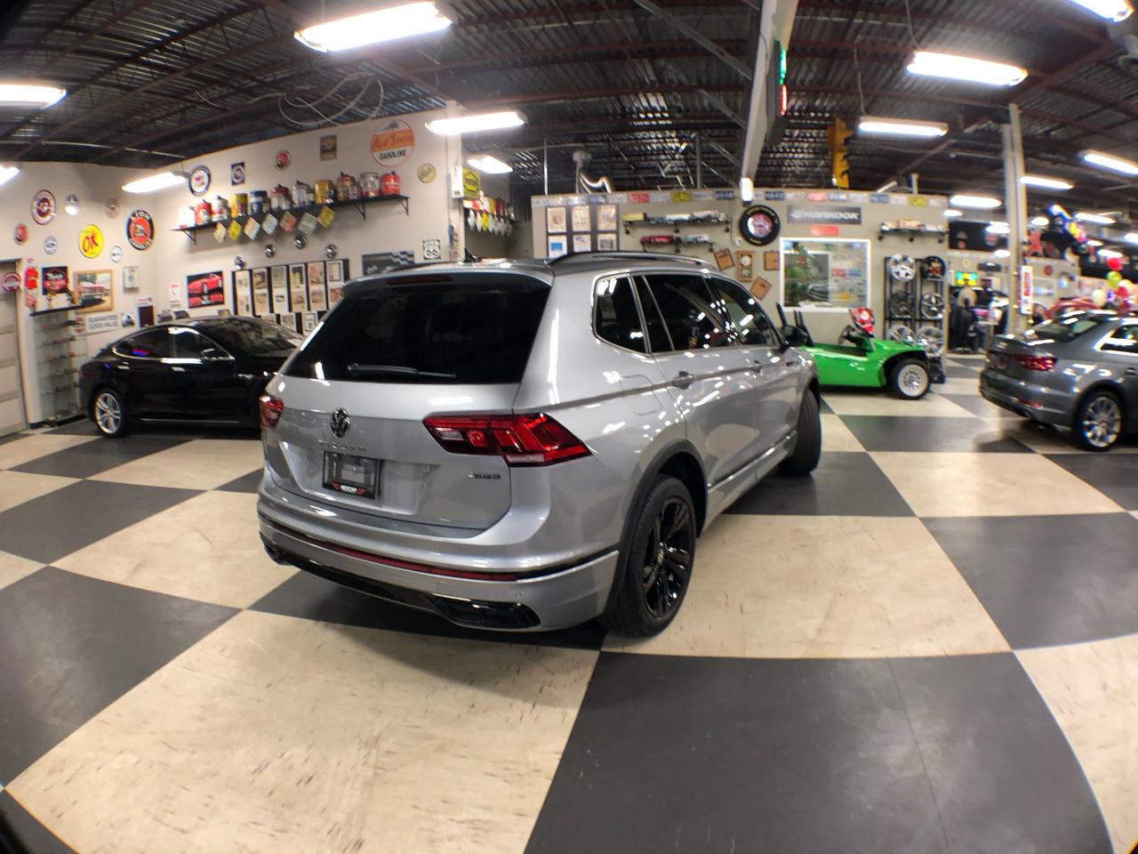2023 Volkswagen Tiguan COMFORTLINE R-LINE B/EDITION AWD LEATHER PAN/ROOF Photo