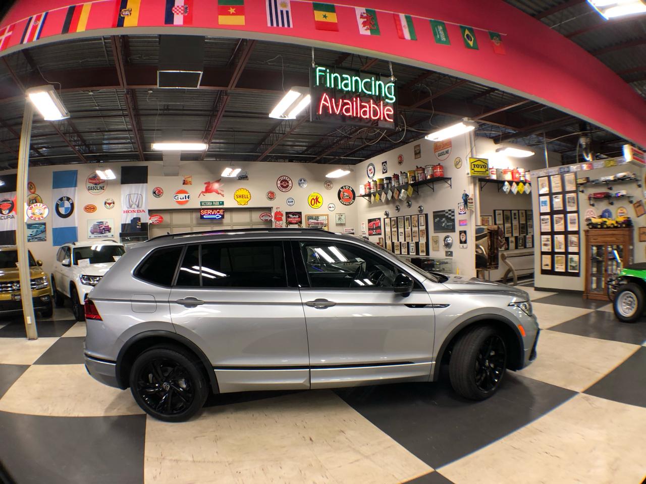 2023 Volkswagen Tiguan COMFORTLINE R-LINE B/EDITION AWD LEATHER PAN/ROOF Photo