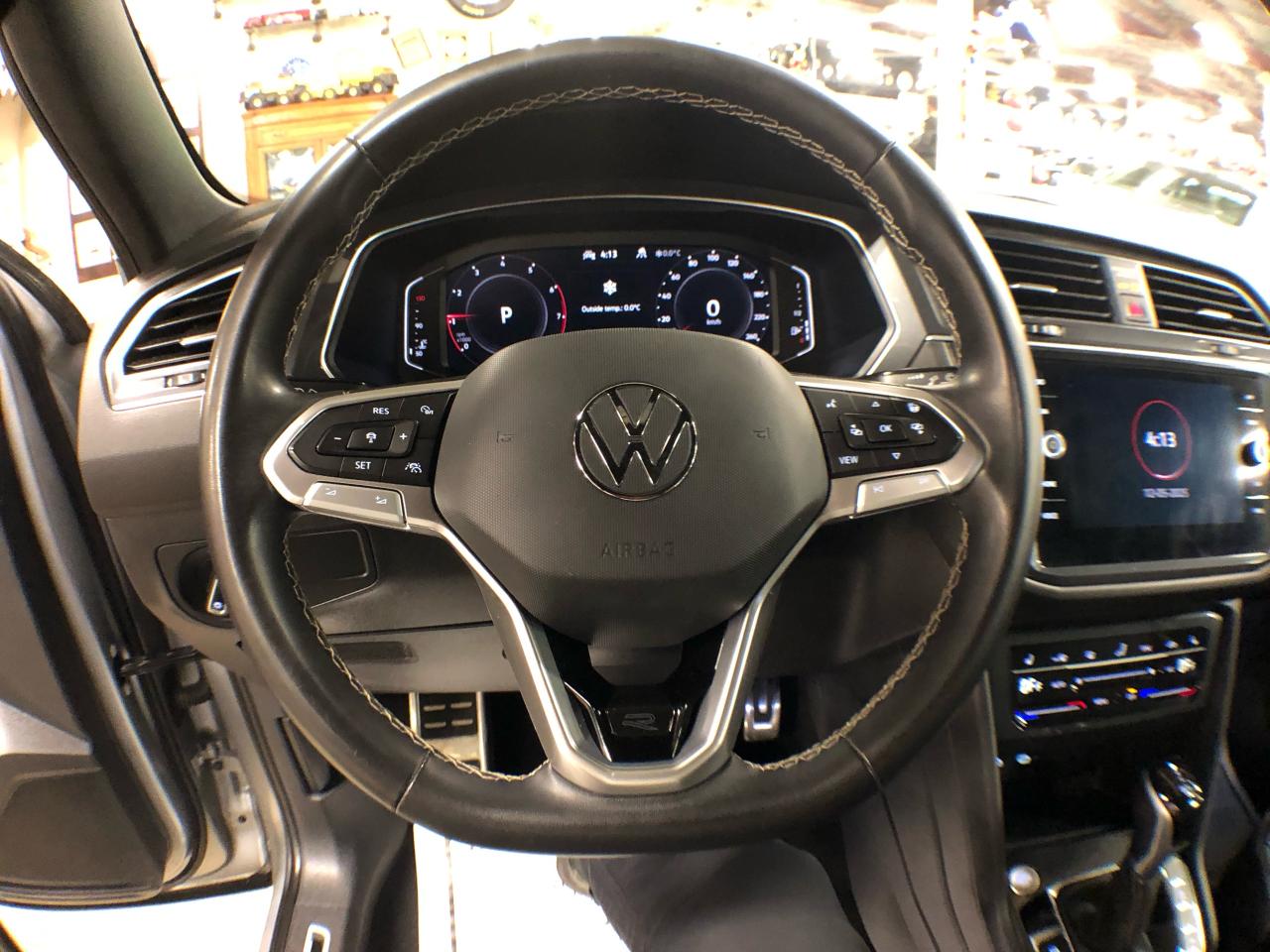 2023 Volkswagen Tiguan COMFORTLINE R-LINE B/EDITION AWD LEATHER PAN/ROOF Photo