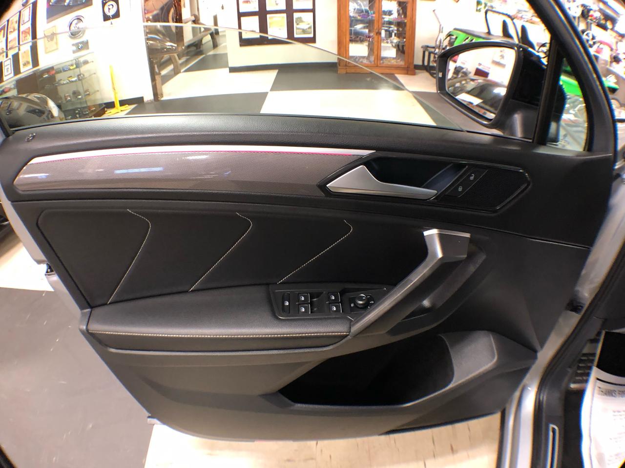 2023 Volkswagen Tiguan COMFORTLINE R-LINE B/EDITION AWD LEATHER PAN/ROOF Photo