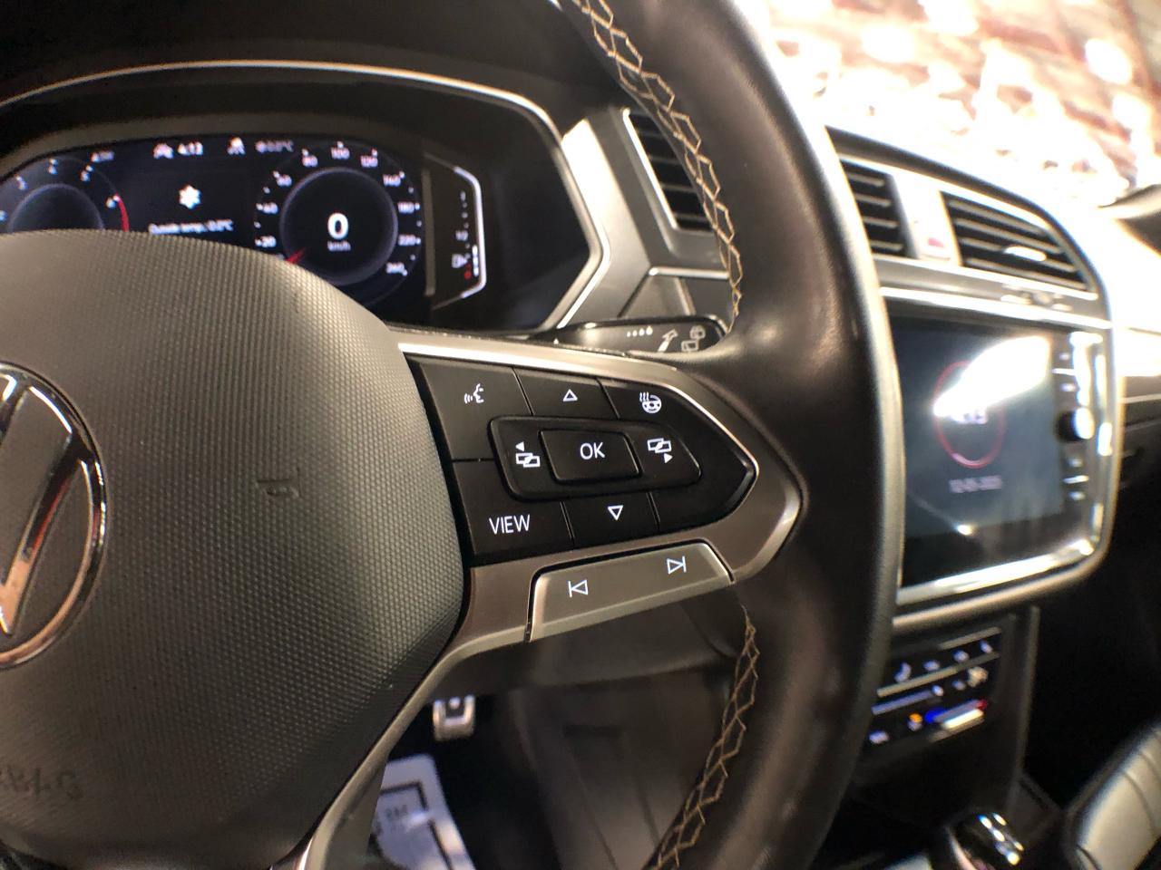 2023 Volkswagen Tiguan COMFORTLINE R-LINE B/EDITION AWD LEATHER PAN/ROOF Photo