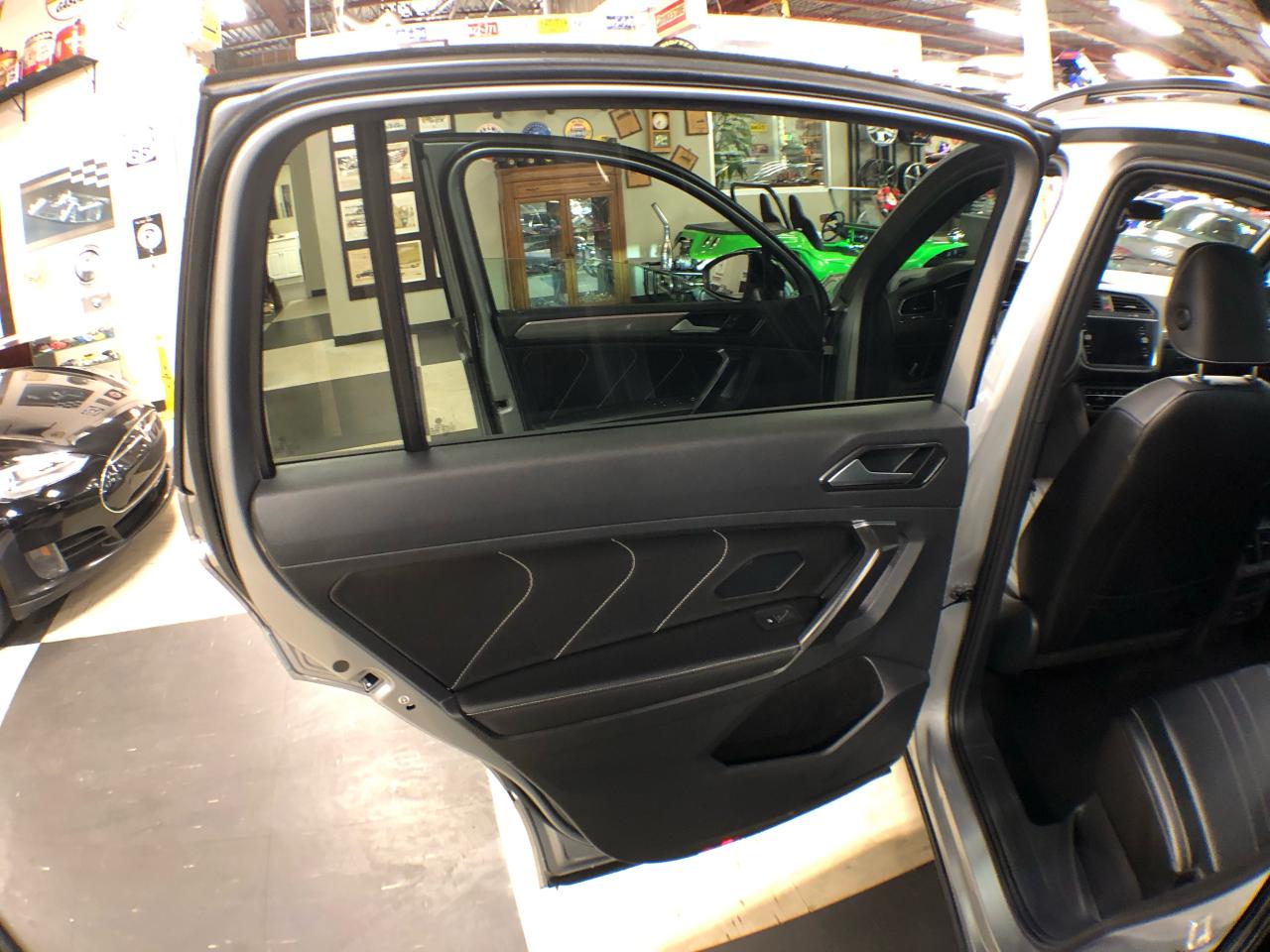 2023 Volkswagen Tiguan COMFORTLINE R-LINE B/EDITION AWD LEATHER PAN/ROOF Photo