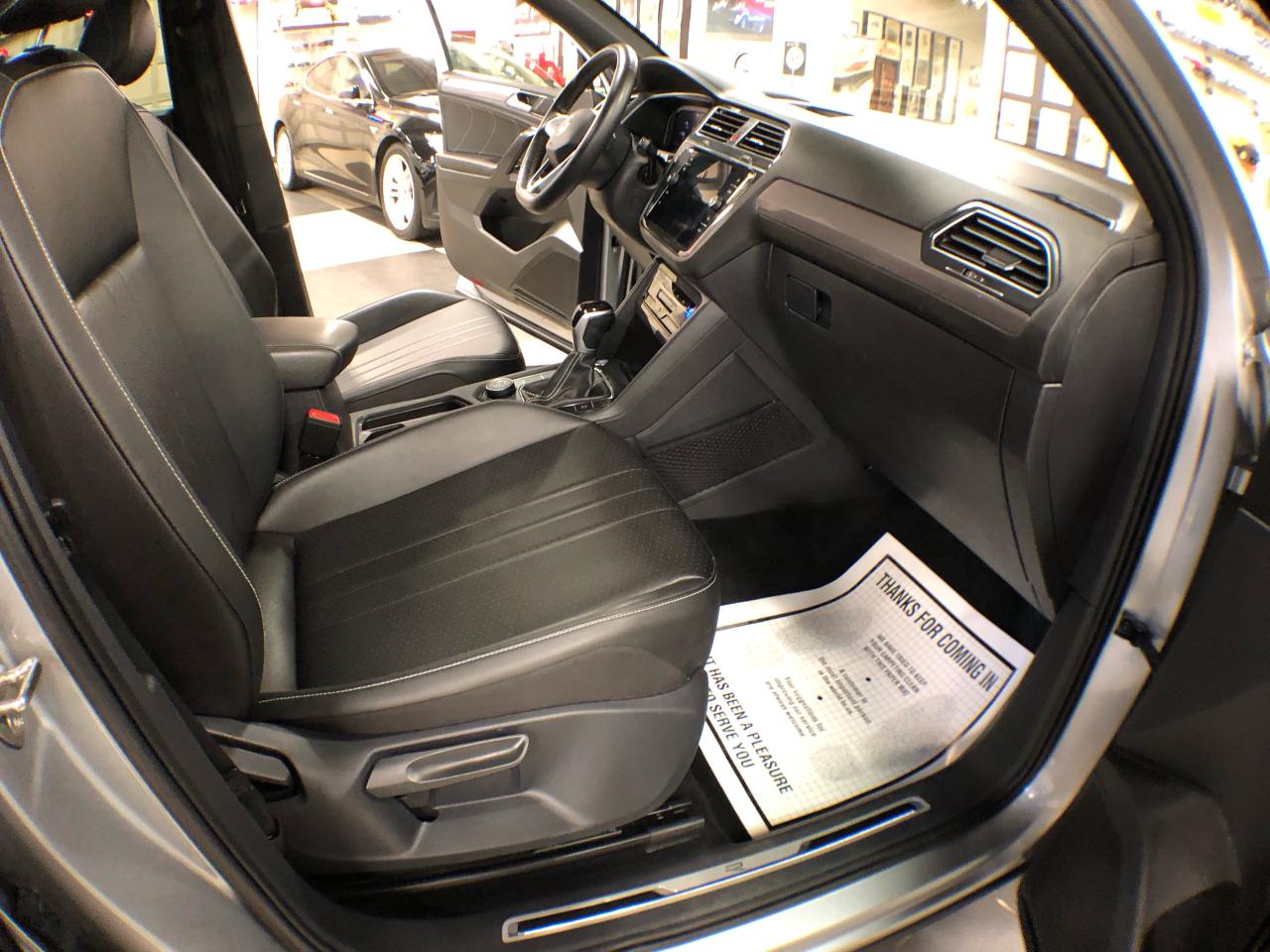 2023 Volkswagen Tiguan COMFORTLINE R-LINE B/EDITION AWD LEATHER PAN/ROOF Photo