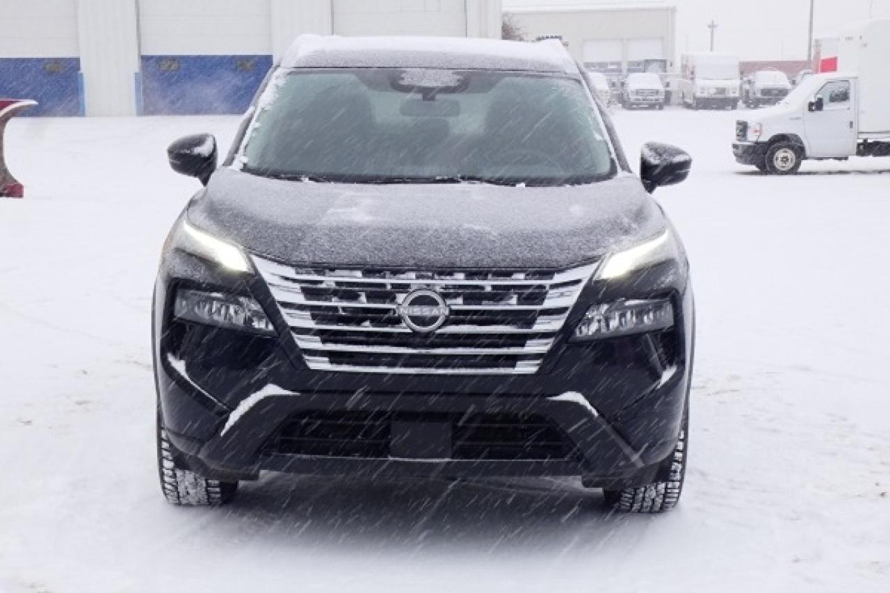 2024 Nissan Rogue SV AWD w/Moonroof, Htd cloth, BUC - Photo #3