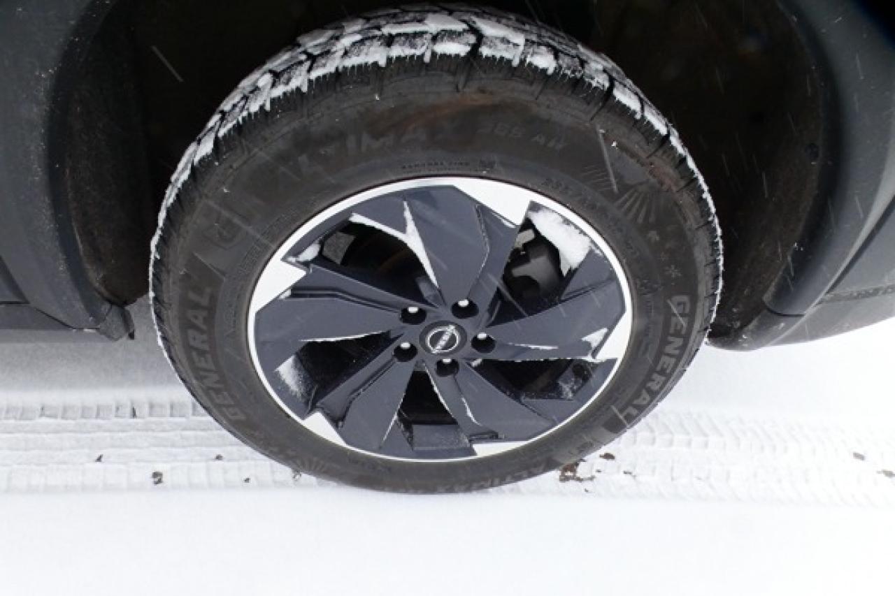 2024 Nissan Rogue SV AWD w/Moonroof, Htd cloth, BUC - Photo #17