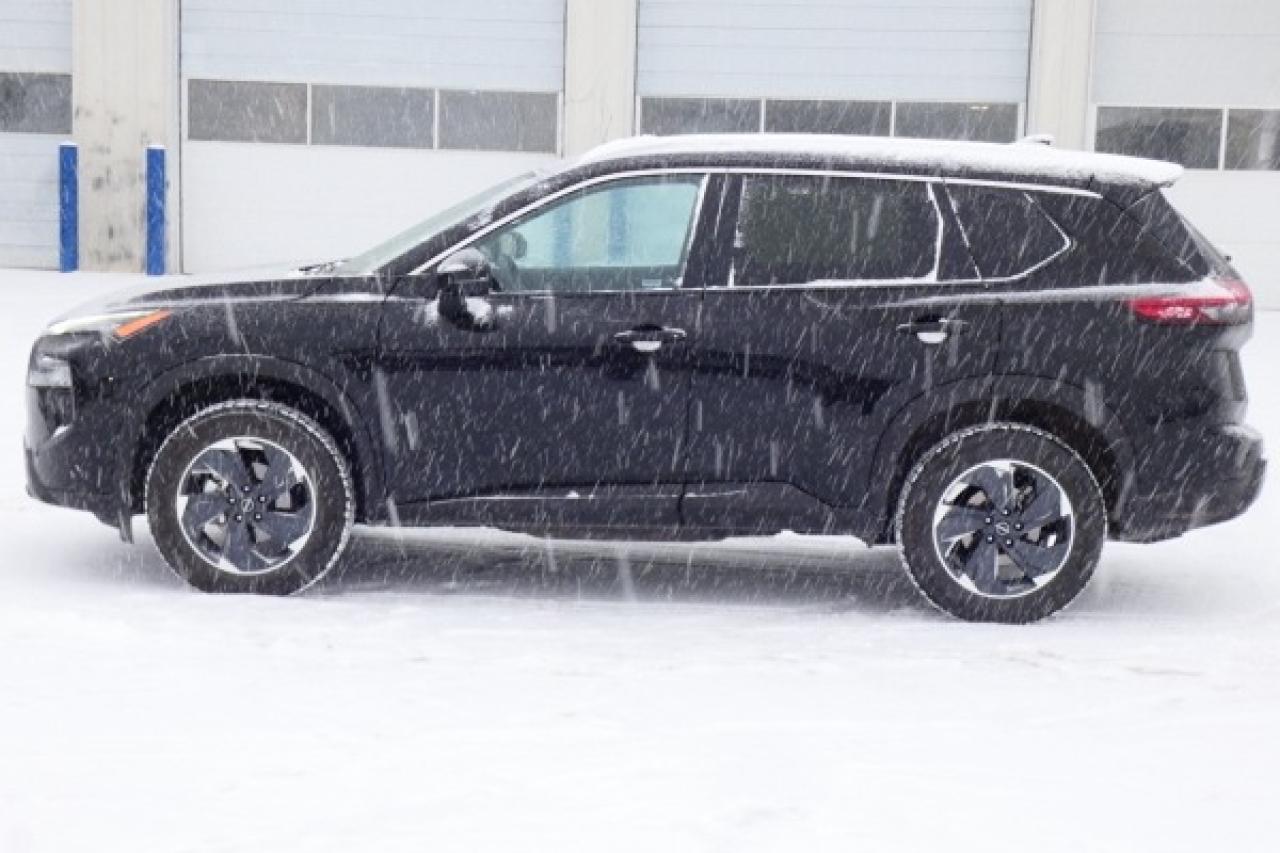 2024 Nissan Rogue SV AWD w/Moonroof, Htd cloth, BUC - Photo #1