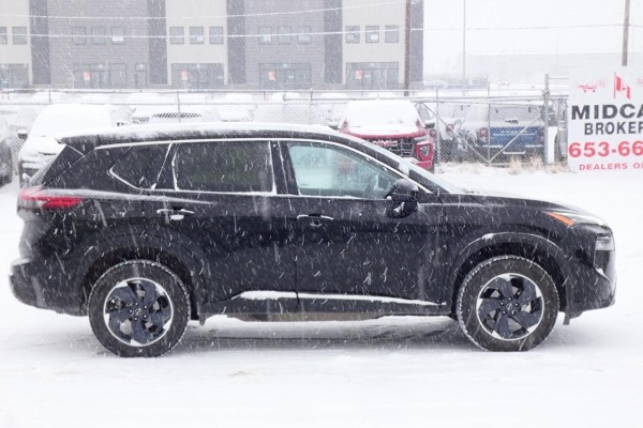 2024 Nissan Rogue SV AWD w/Moonroof, Htd cloth, BUC - Photo #5