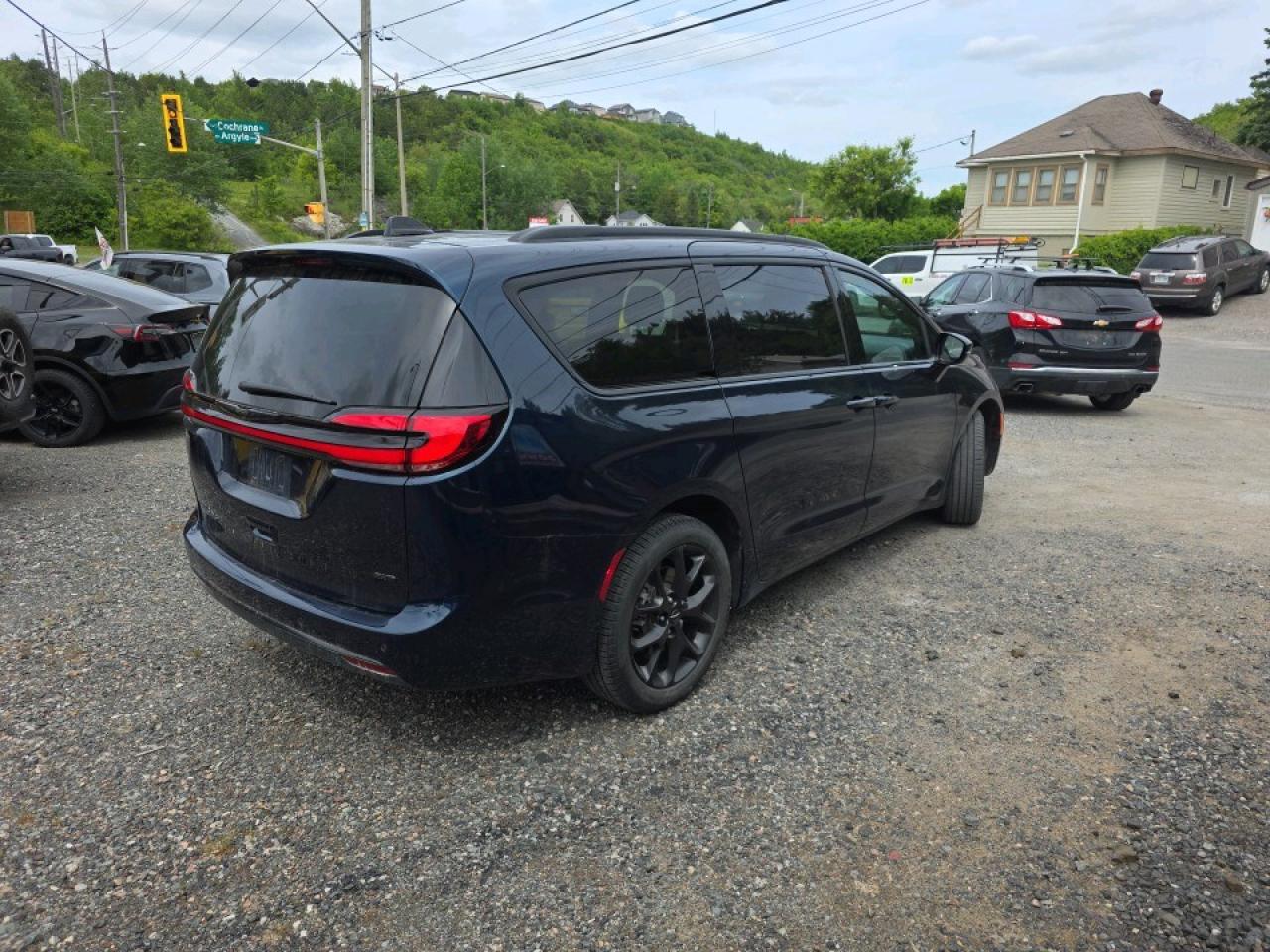 2024 Chrysler Pacifica Touring-L TOURING-L AWD Photo