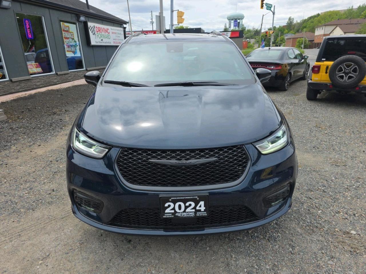 2024 Chrysler Pacifica Touring-L TOURING-L AWD Photo