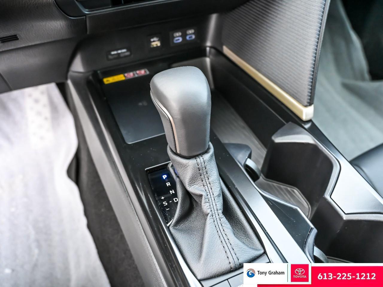 2025 Toyota Camry SE Upgrade Photo