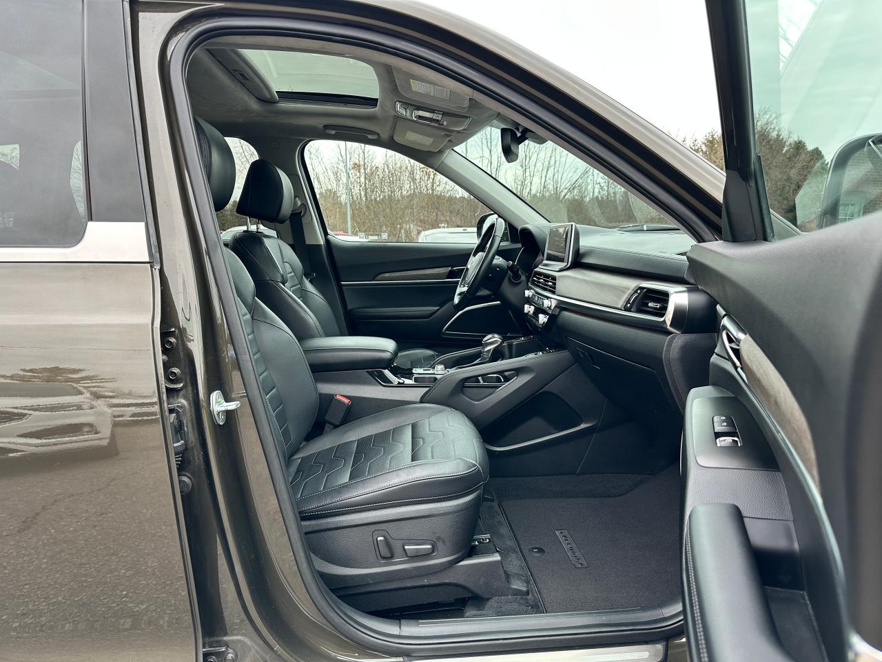 2022 Kia Telluride SX-AWD HTD/CLD-LTHR Dual-Sunroof 7Pass SkyView XM Photo