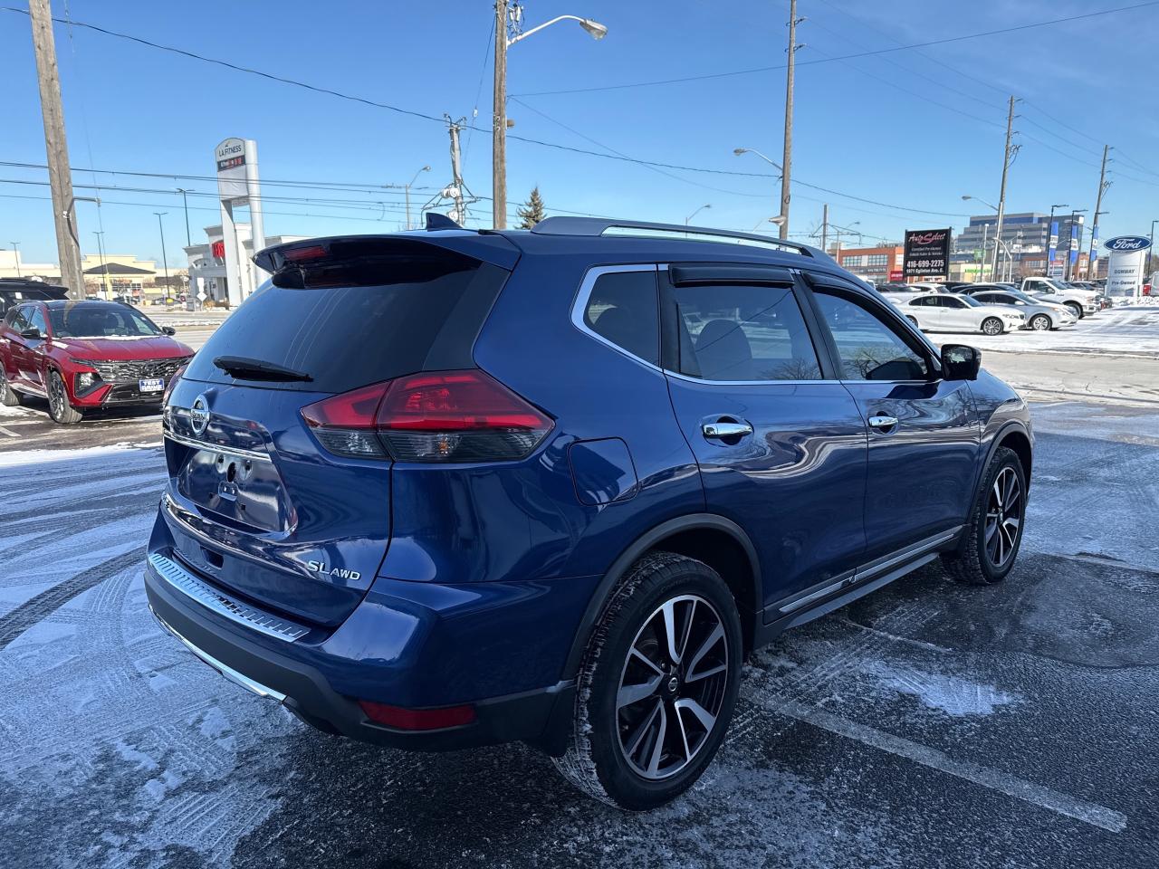 2017 Nissan Rogue SL Platinum Photo4