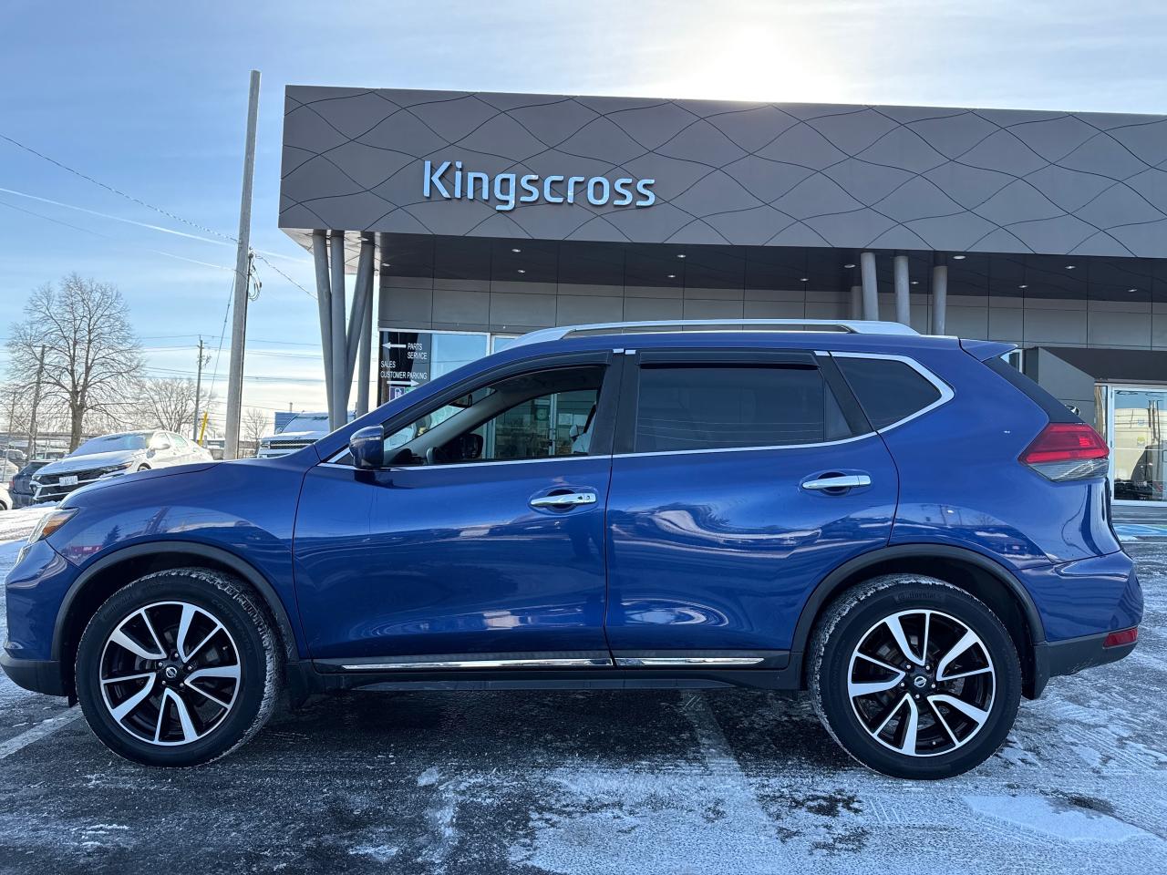 2017 Nissan Rogue SL Platinum Photo