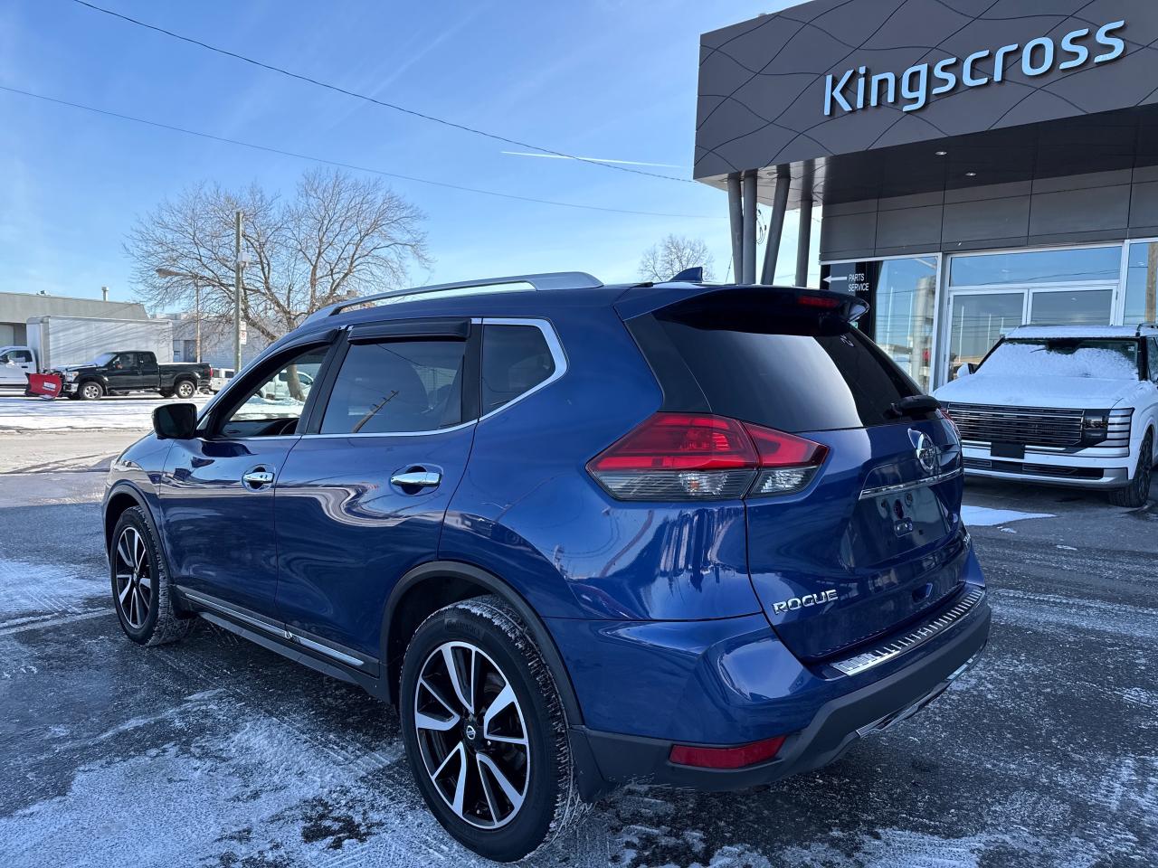 2017 Nissan Rogue SL Platinum Photo