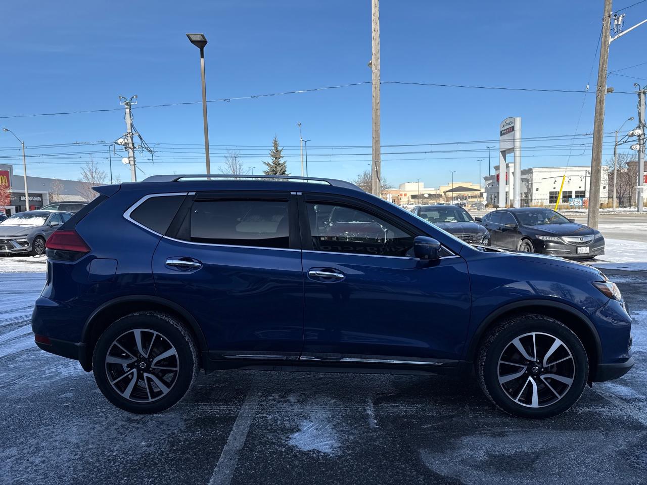 2017 Nissan Rogue SL Platinum Photo