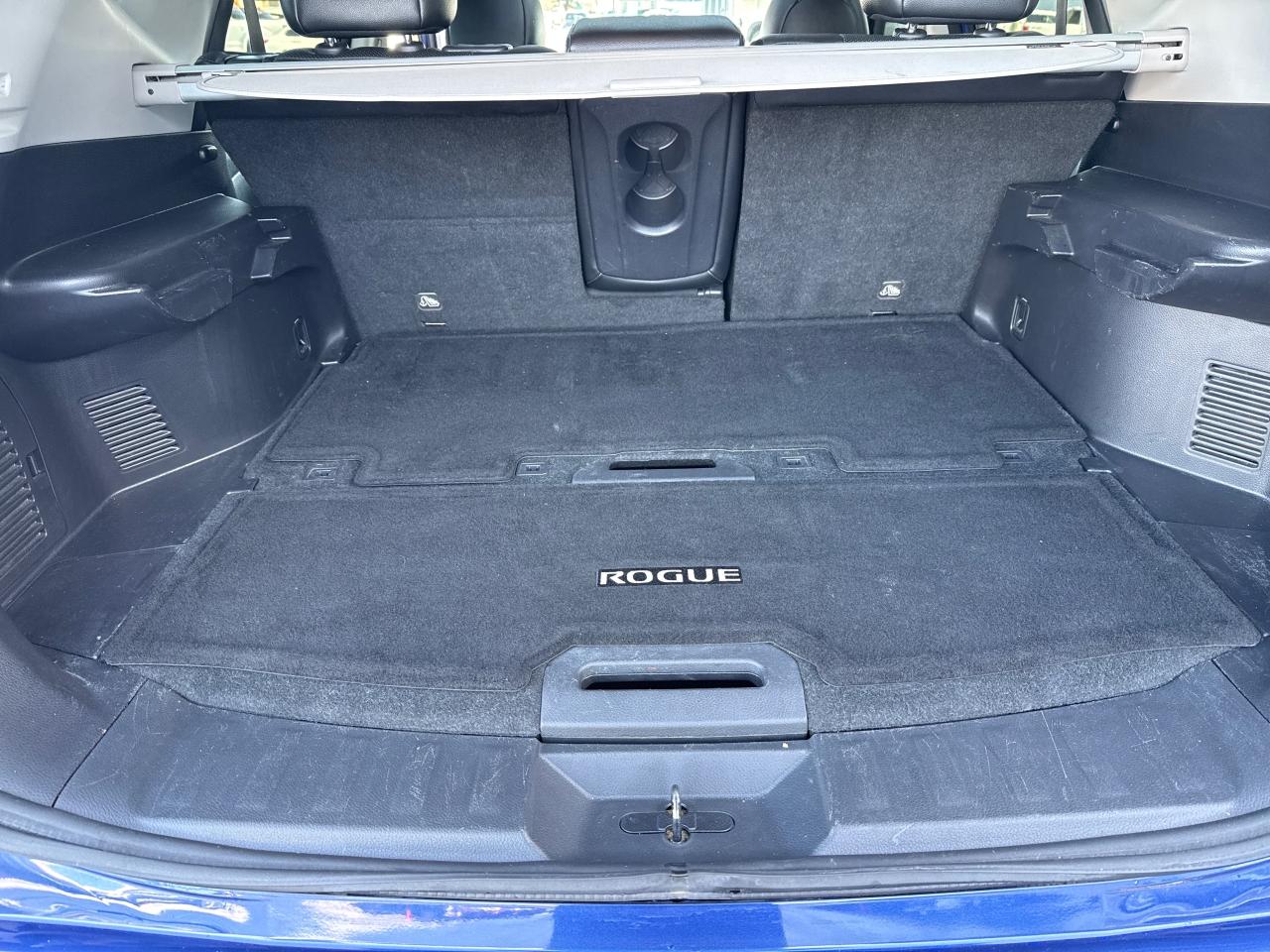 2017 Nissan Rogue SL Platinum Photo