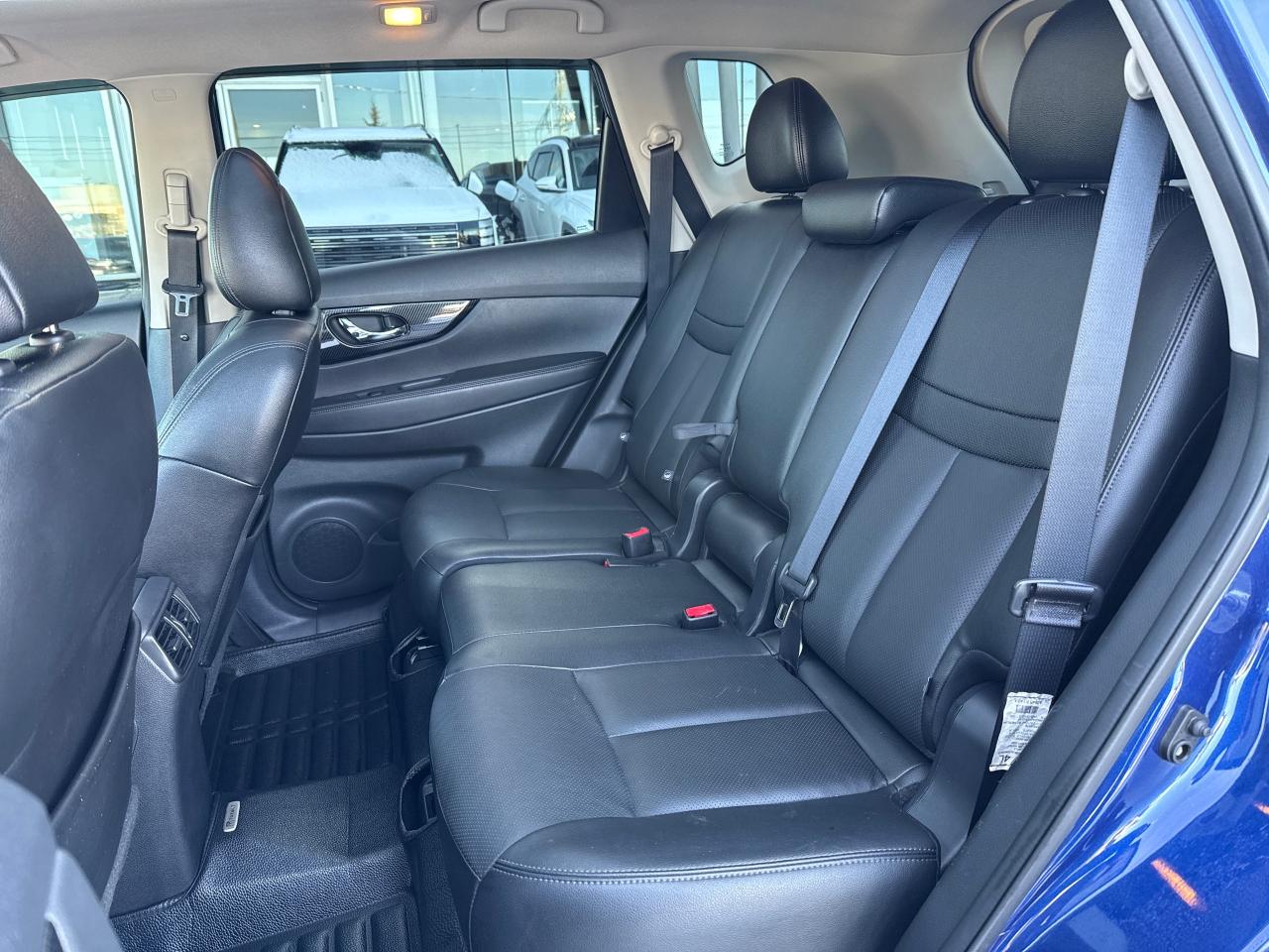 2017 Nissan Rogue SL Platinum Photo