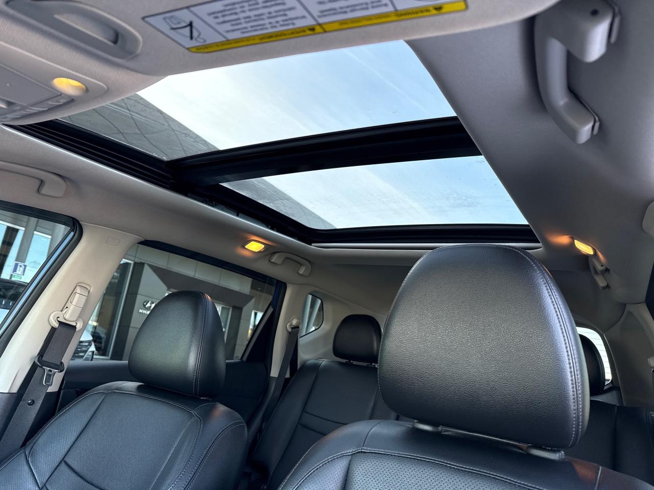 2017 Nissan Rogue SL Platinum Photo