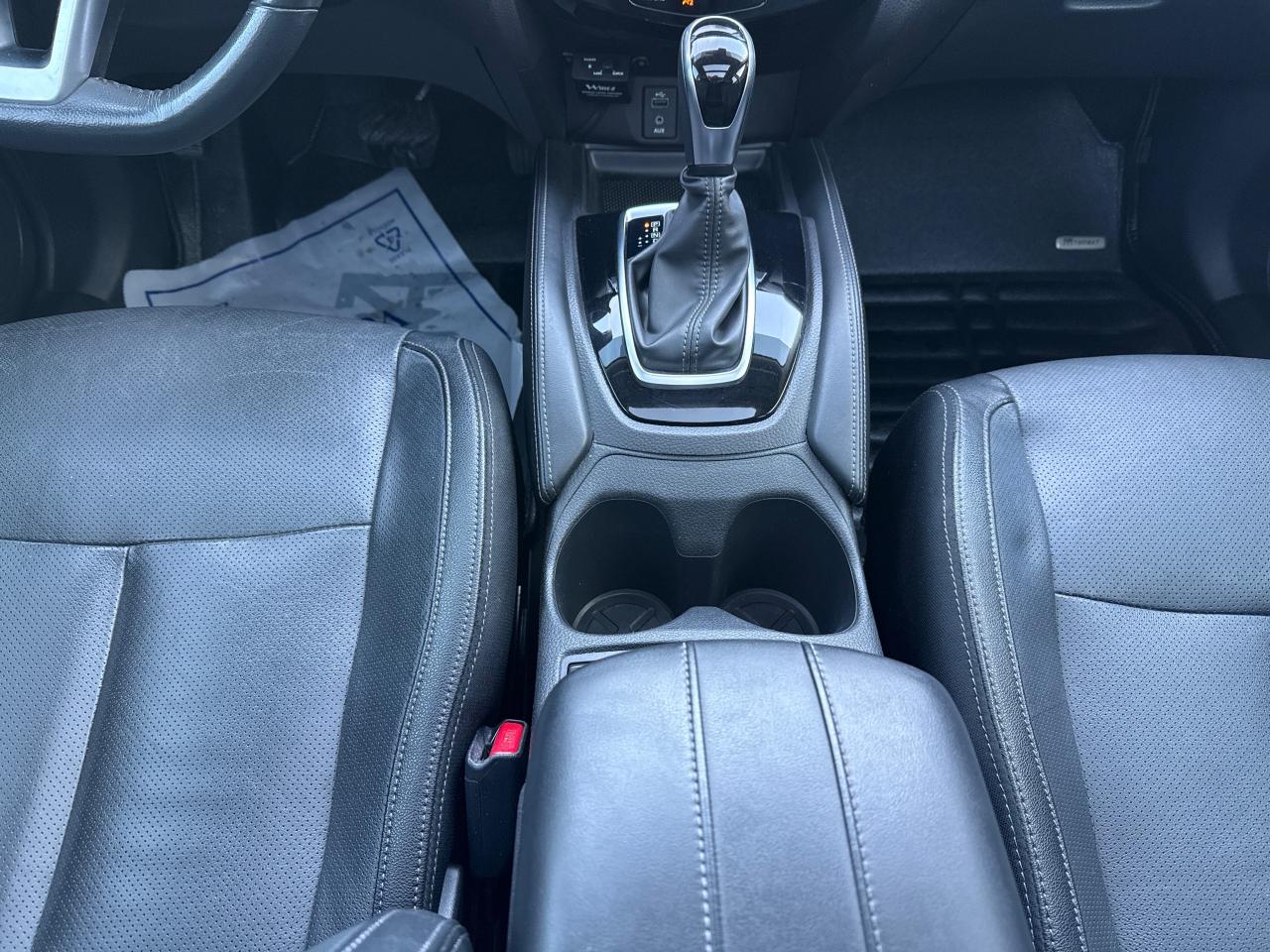 2017 Nissan Rogue SL Platinum Photo