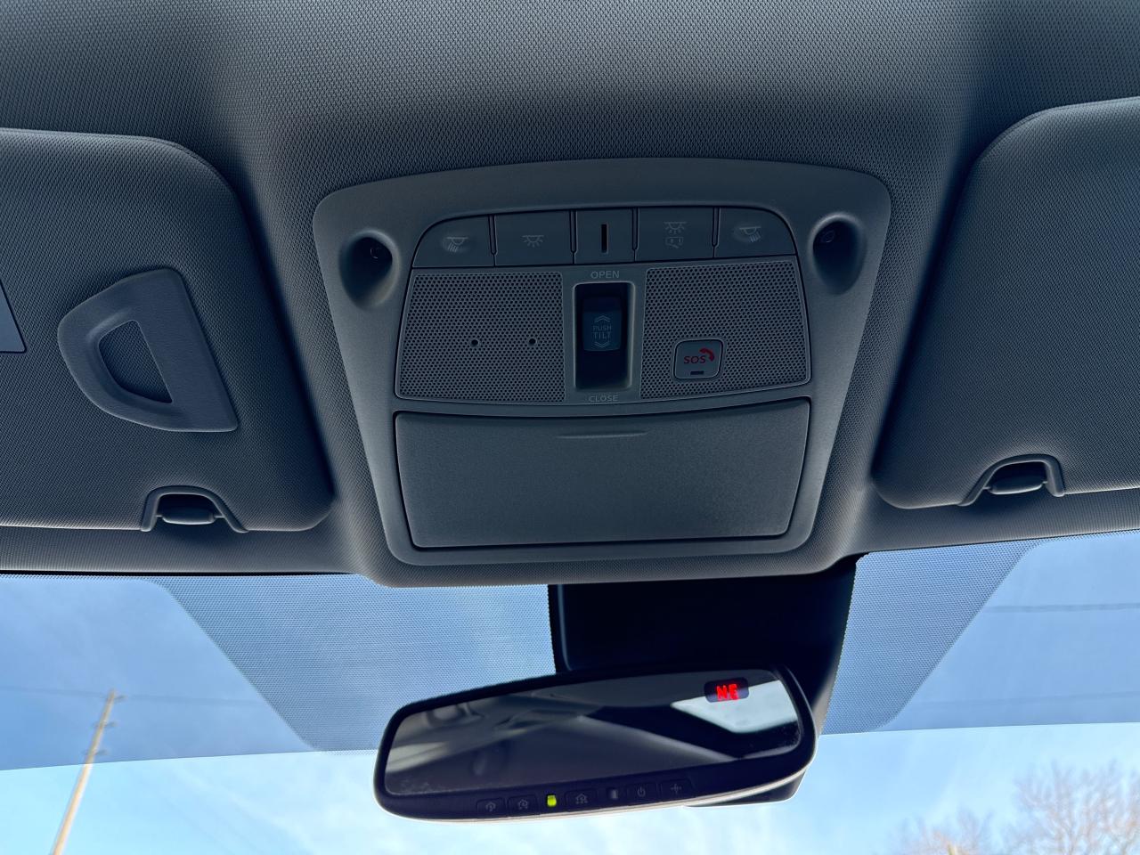 2017 Nissan Rogue SL Platinum Photo