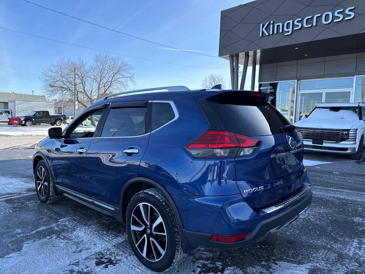 2017 Nissan Rogue SL Platinum Photo2