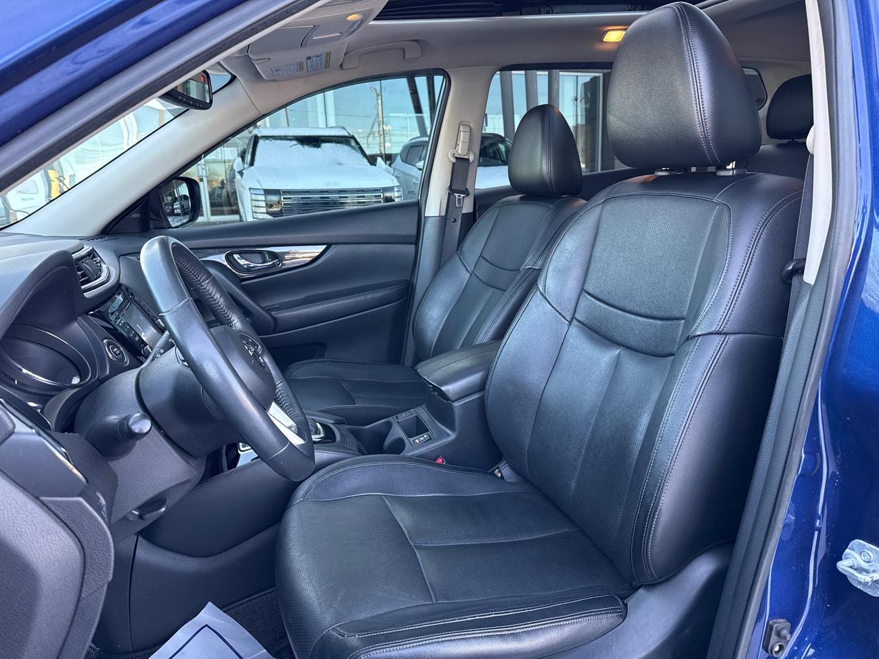 2017 Nissan Rogue SL Platinum Photo