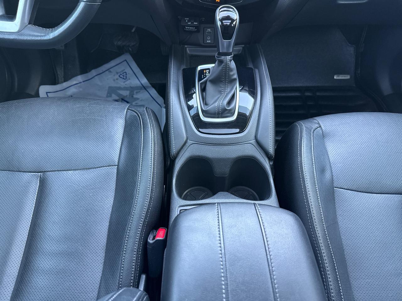 2017 Nissan Rogue SL Platinum Photo
