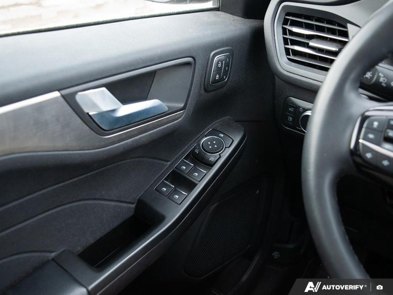 2022 Ford Escape PHEV Titanium Photo