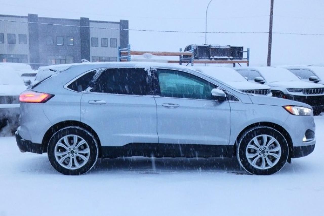 2024 Ford Edge Titanium AWD w/Htd Leather, pano S/R, BUC - Photo #5