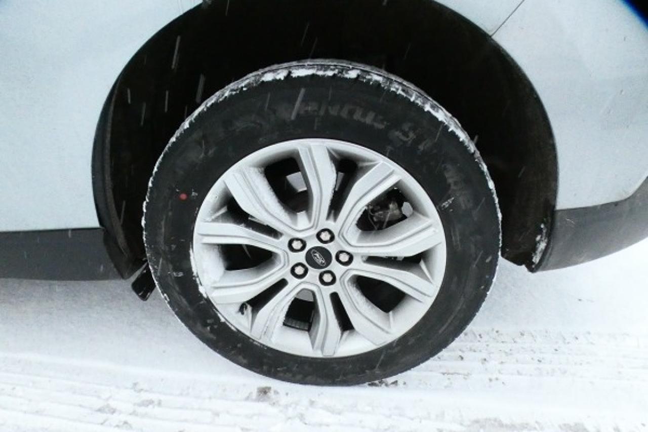 2024 Ford Edge Titanium AWD w/Htd Leather, pano S/R, BUC - Photo #16