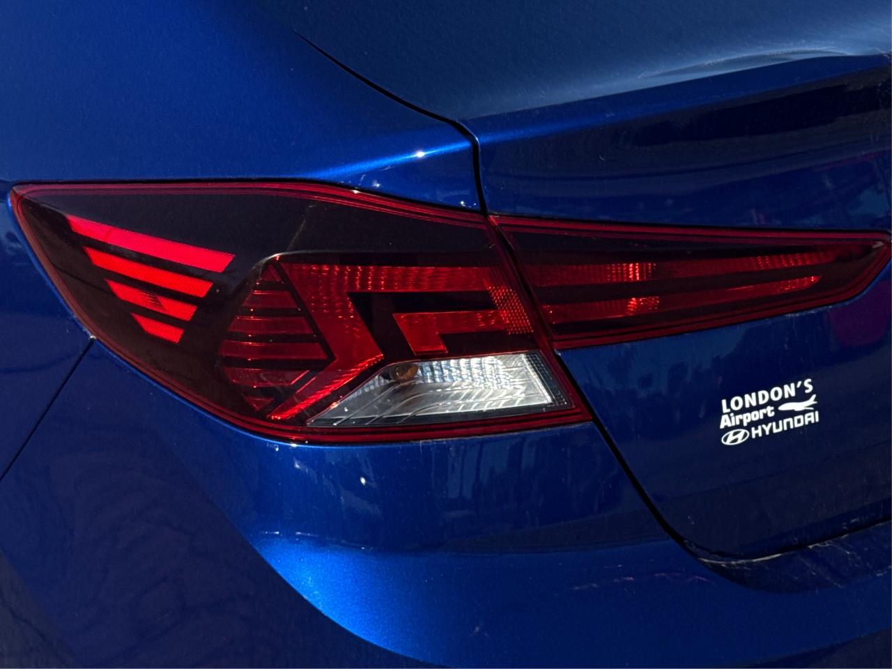 2020 Hyundai Elantra HEATED SEATS REAR CAM MINT WE FINANCE ALL CREDIT! Photo