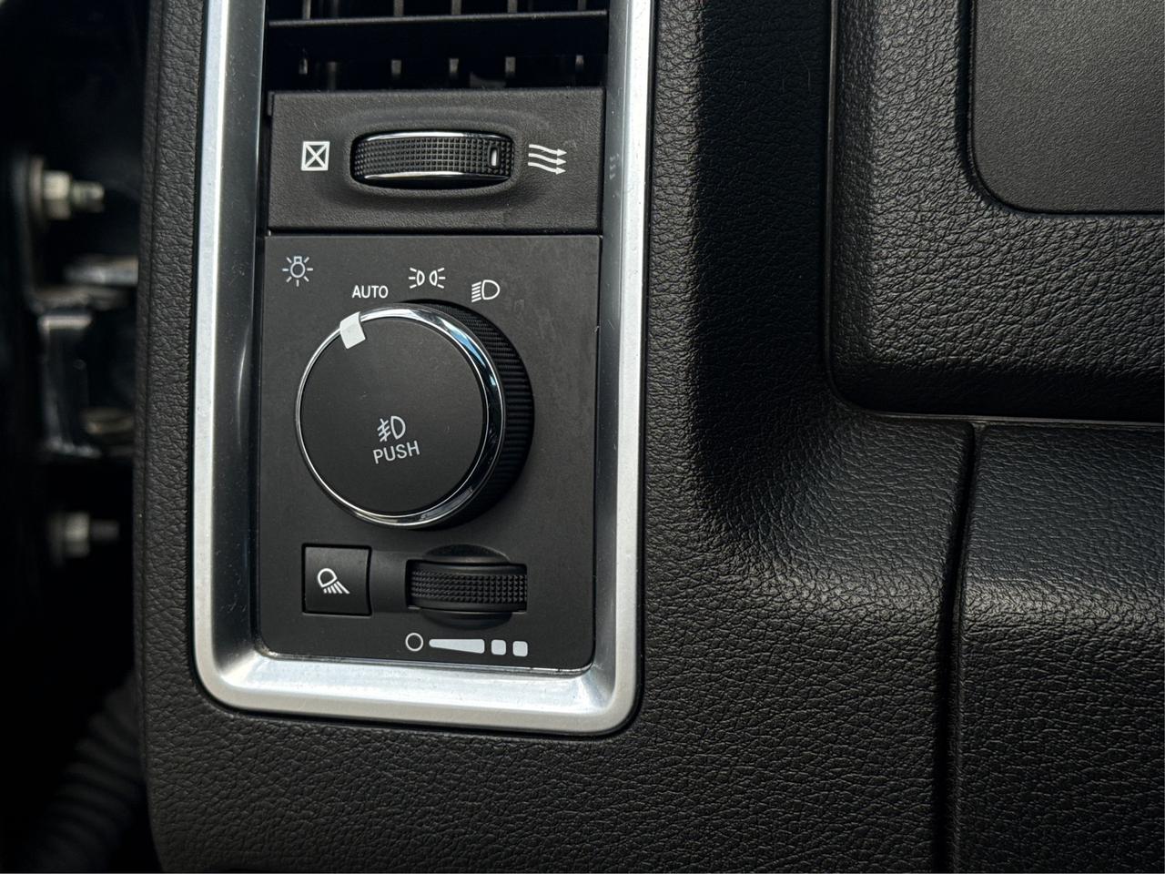 2021 RAM 1500 Classic Warlock NAV HEATED SEAT MINT WE FINANCE ALL CREDIT Photo