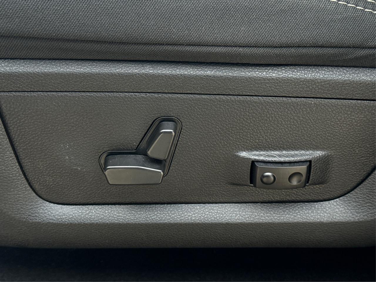 2021 RAM 1500 Classic Warlock NAV HEATED SEAT MINT WE FINANCE ALL CREDIT Photo