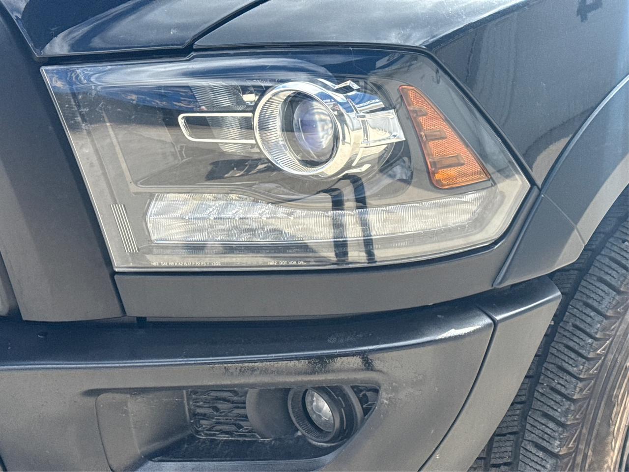 2021 RAM 1500 Classic Warlock NAV HEATED SEAT MINT WE FINANCE ALL CREDIT Photo