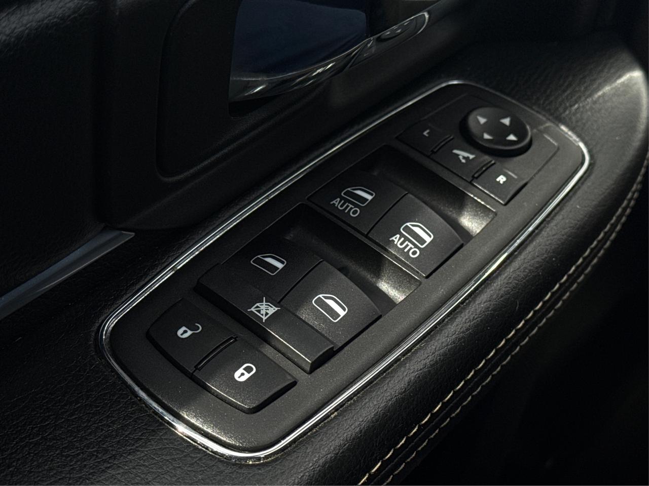 2021 RAM 1500 Classic Warlock NAV HEATED SEAT MINT WE FINANCE ALL CREDIT Photo