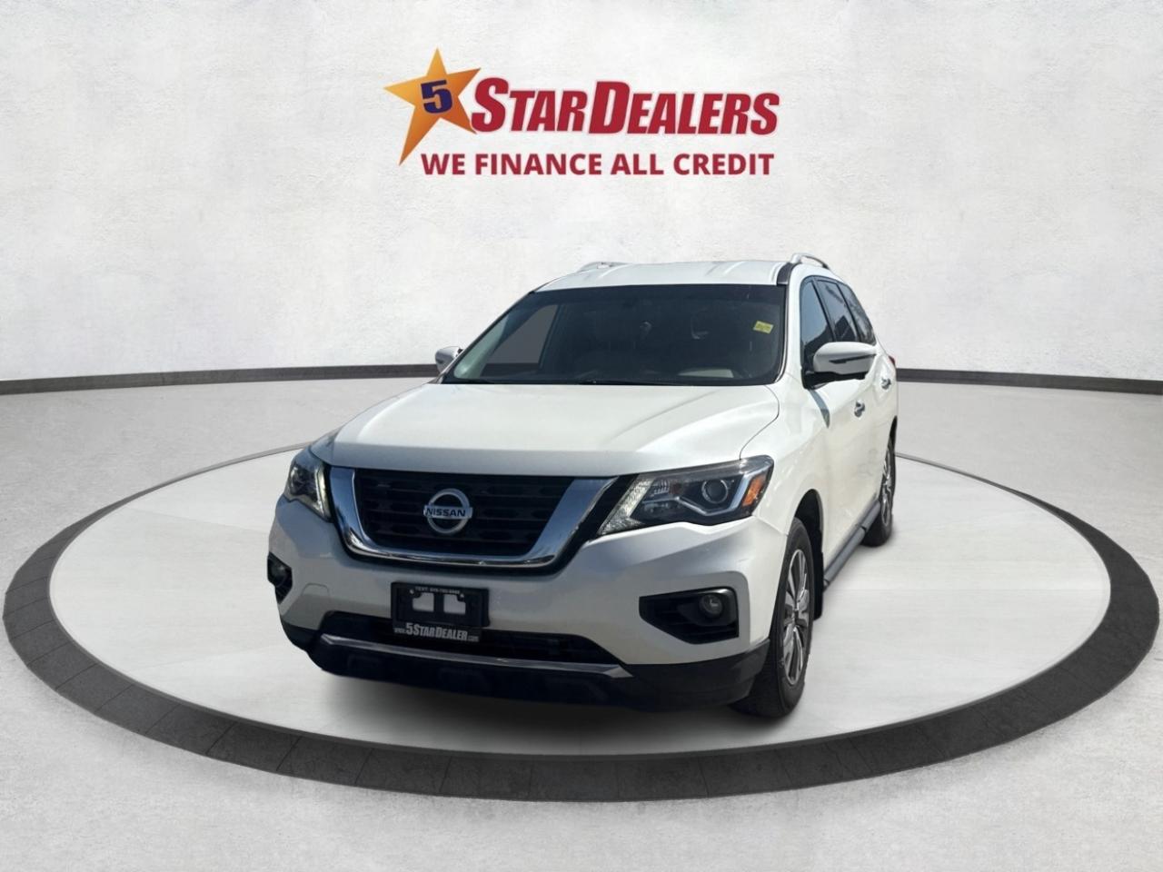 2017 Nissan Pathfinder SL NAV LEATHER SUNROOF! WE FINANCE ALL CREDIT! Photo