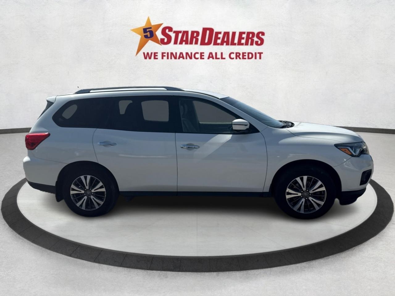 2017 Nissan Pathfinder SL NAV LEATHER SUNROOF! WE FINANCE ALL CREDIT! Photo