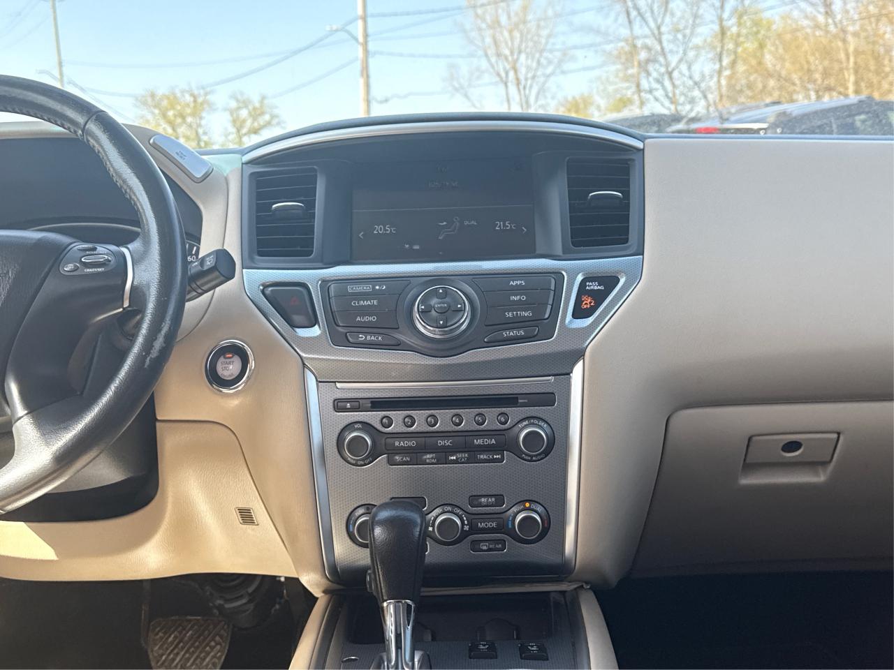 2017 Nissan Pathfinder SL NAV LEATHER SUNROOF! WE FINANCE ALL CREDIT! Photo