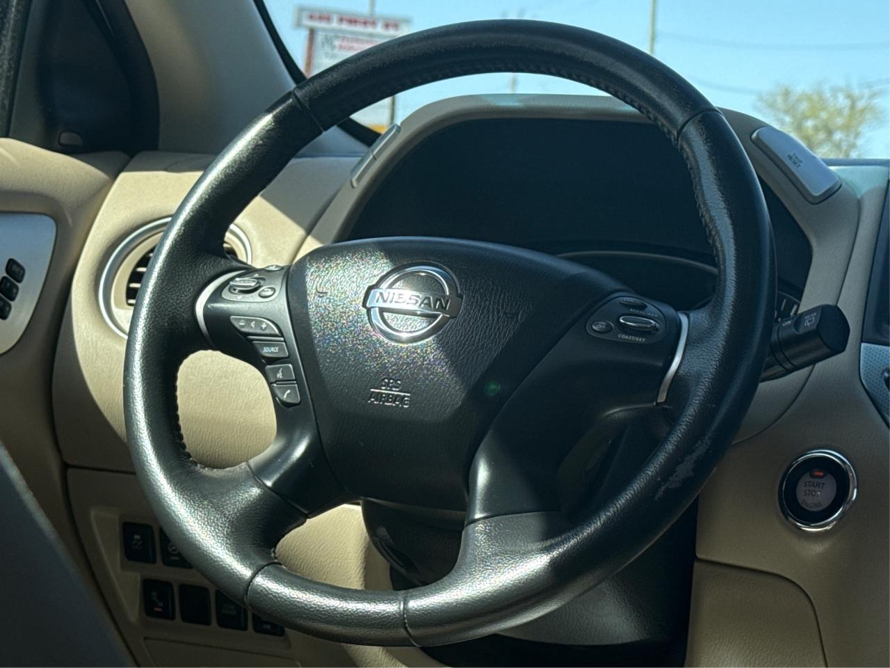 2017 Nissan Pathfinder SL NAV LEATHER SUNROOF! WE FINANCE ALL CREDIT! Photo