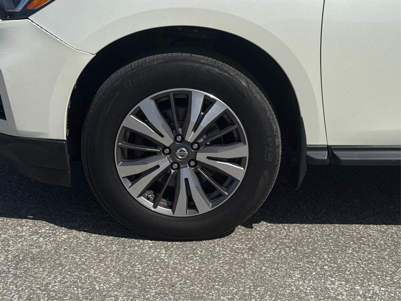 2017 Nissan Pathfinder SL NAV LEATHER SUNROOF! WE FINANCE ALL CREDIT! Photo