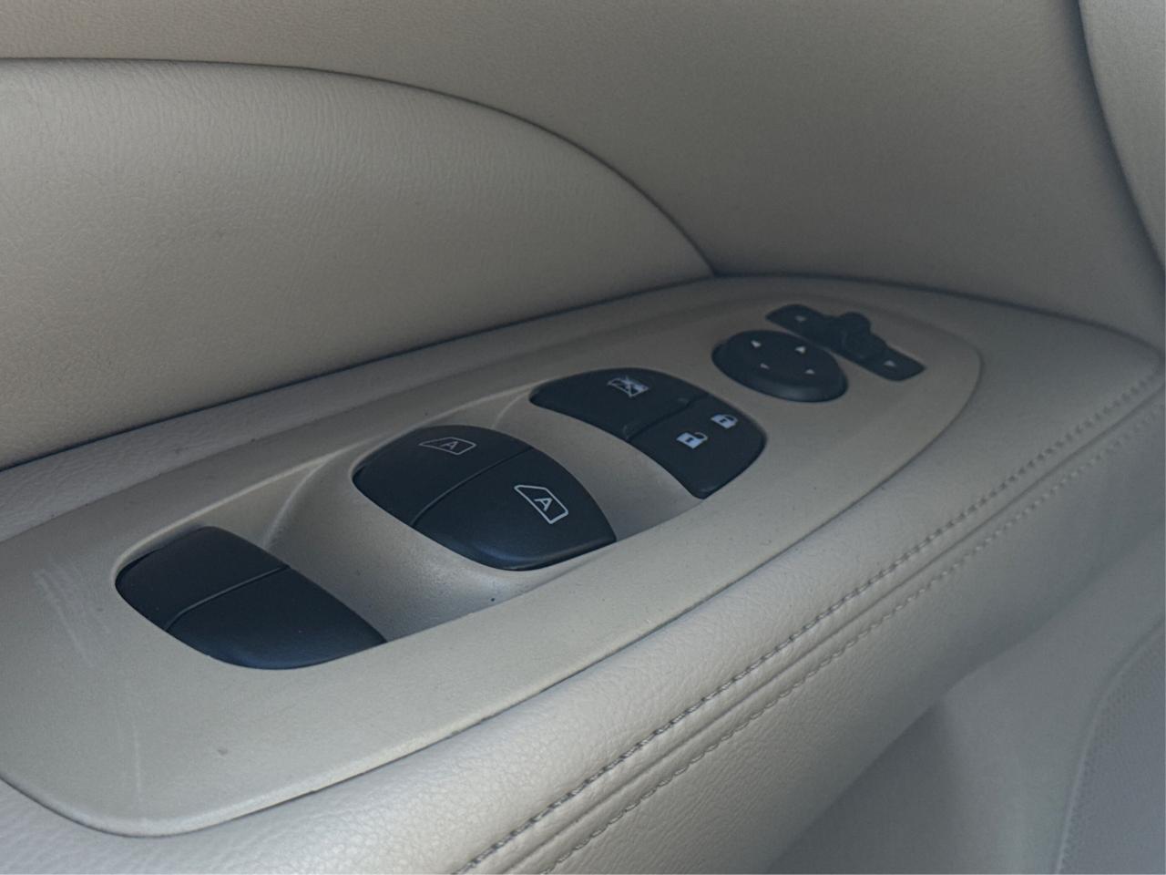 2017 Nissan Pathfinder SL NAV LEATHER SUNROOF! WE FINANCE ALL CREDIT! Photo