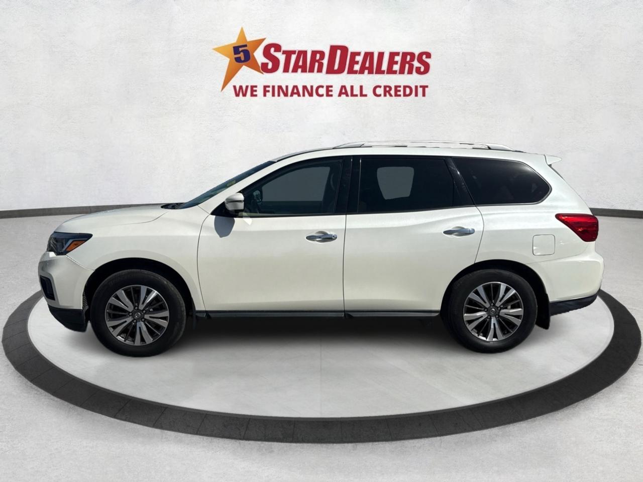 2017 Nissan Pathfinder SL NAV LEATHER SUNROOF! WE FINANCE ALL CREDIT! Photo