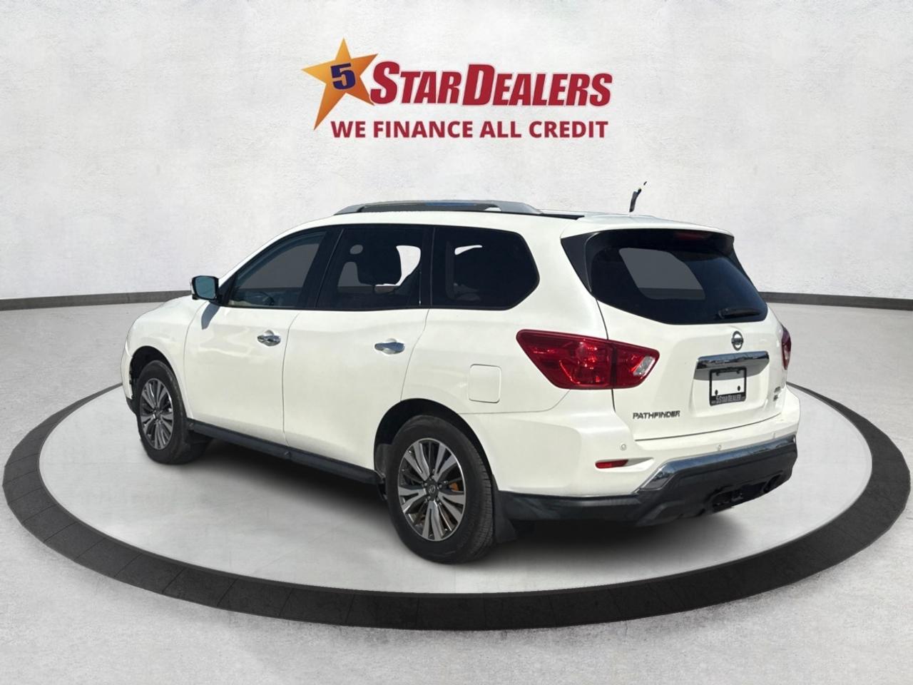 2017 Nissan Pathfinder SL NAV LEATHER SUNROOF! WE FINANCE ALL CREDIT! Photo