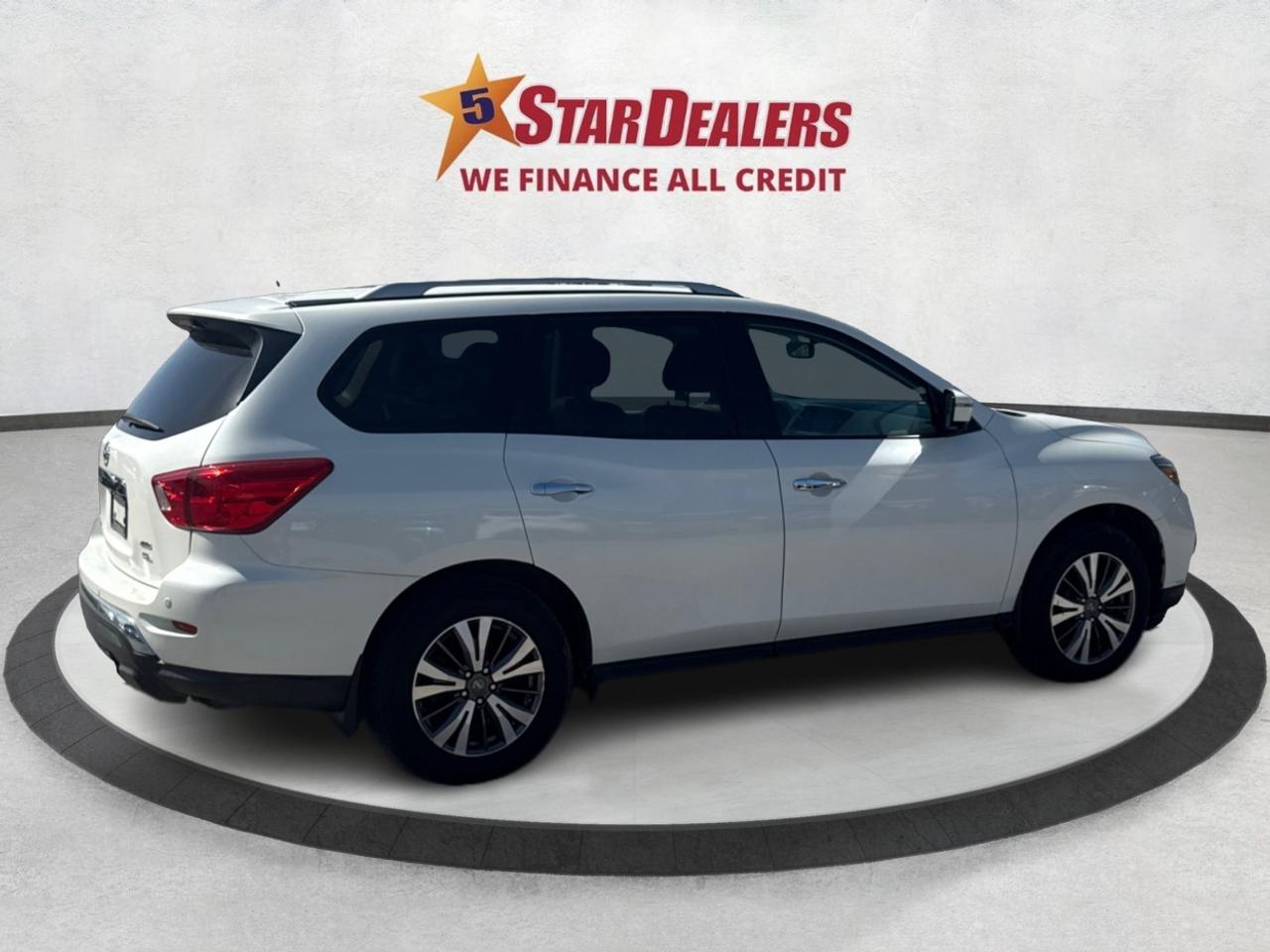 2017 Nissan Pathfinder SL NAV LEATHER SUNROOF! WE FINANCE ALL CREDIT! Photo