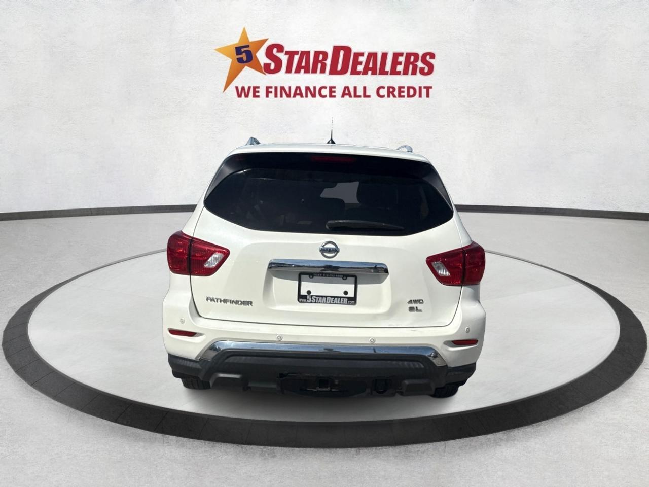 2017 Nissan Pathfinder SL NAV LEATHER SUNROOF! WE FINANCE ALL CREDIT! Photo