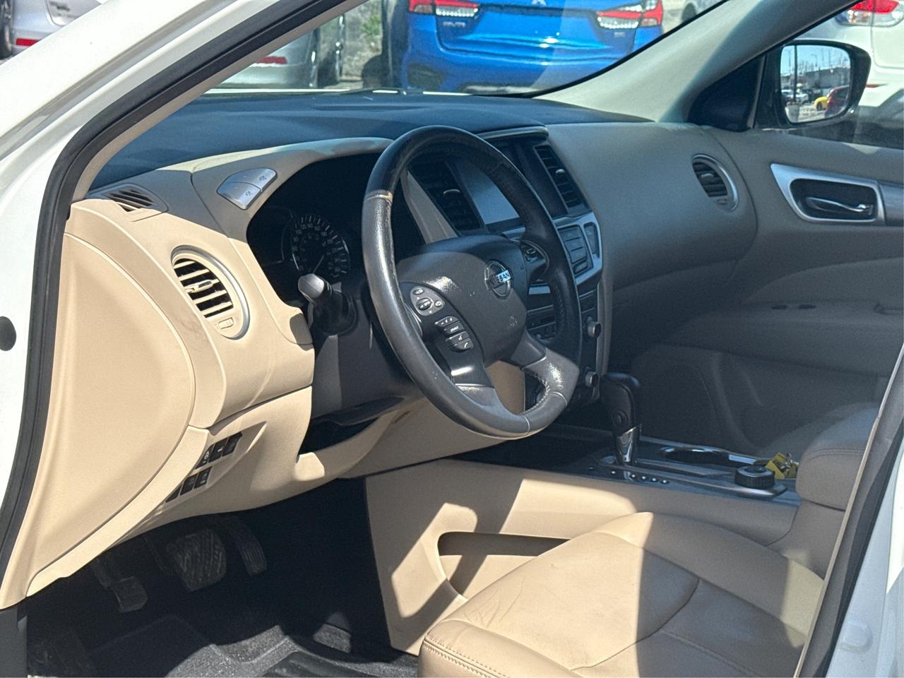 2017 Nissan Pathfinder SL NAV LEATHER SUNROOF! WE FINANCE ALL CREDIT! Photo