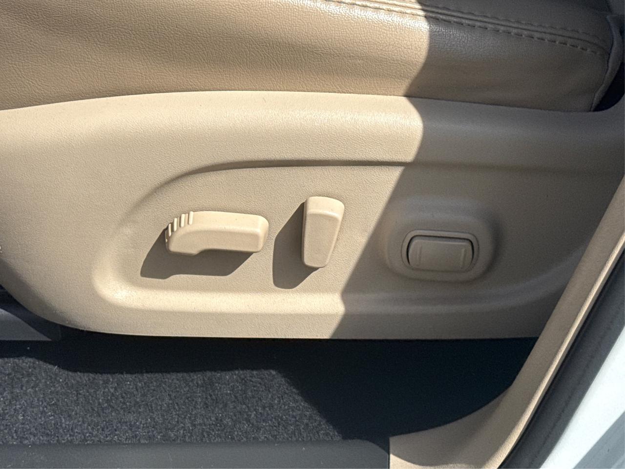 2017 Nissan Pathfinder SL NAV LEATHER SUNROOF! WE FINANCE ALL CREDIT! Photo