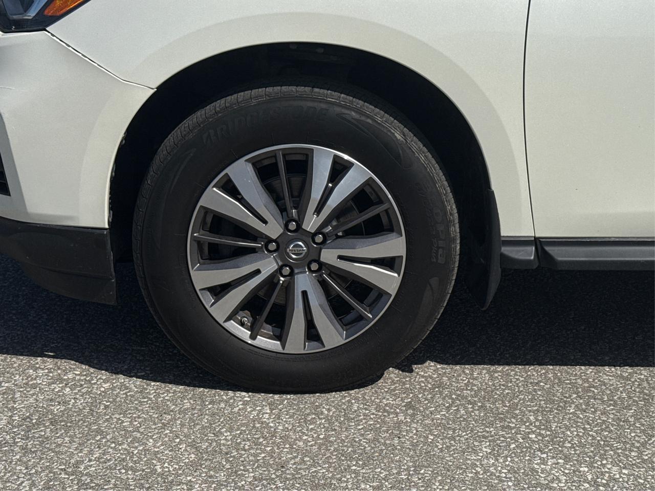 2017 Nissan Pathfinder SL NAV LEATHER SUNROOF! WE FINANCE ALL CREDIT! Photo