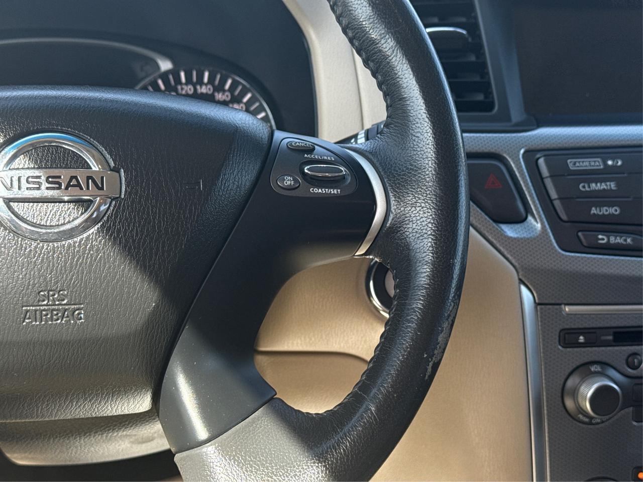 2017 Nissan Pathfinder SL NAV LEATHER SUNROOF! WE FINANCE ALL CREDIT! Photo