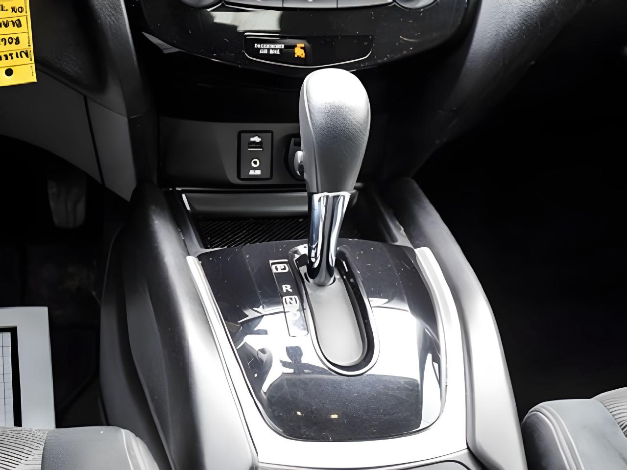 2015 Nissan Rogue AWD GREAT CONDITION ! WE FINANCE ALL CREDIT Photo